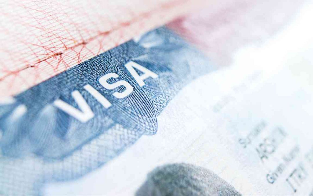 Fila do visto americano no Brasil cai para 50 dias; veja por cidade